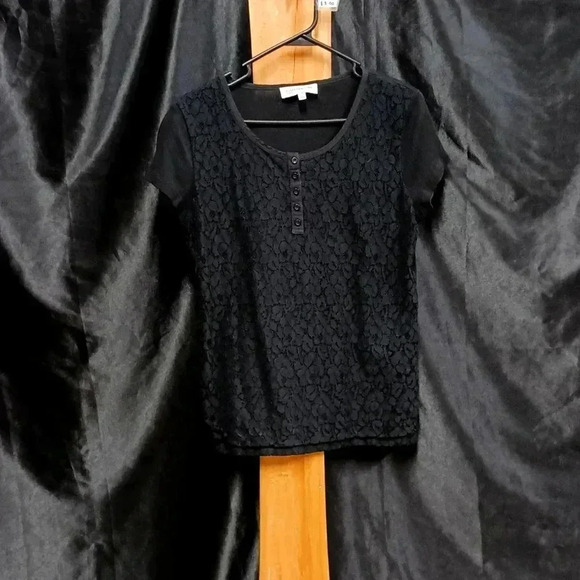 Short sleeve with lace work on top black T-shirt size large - Picture 1 of 5